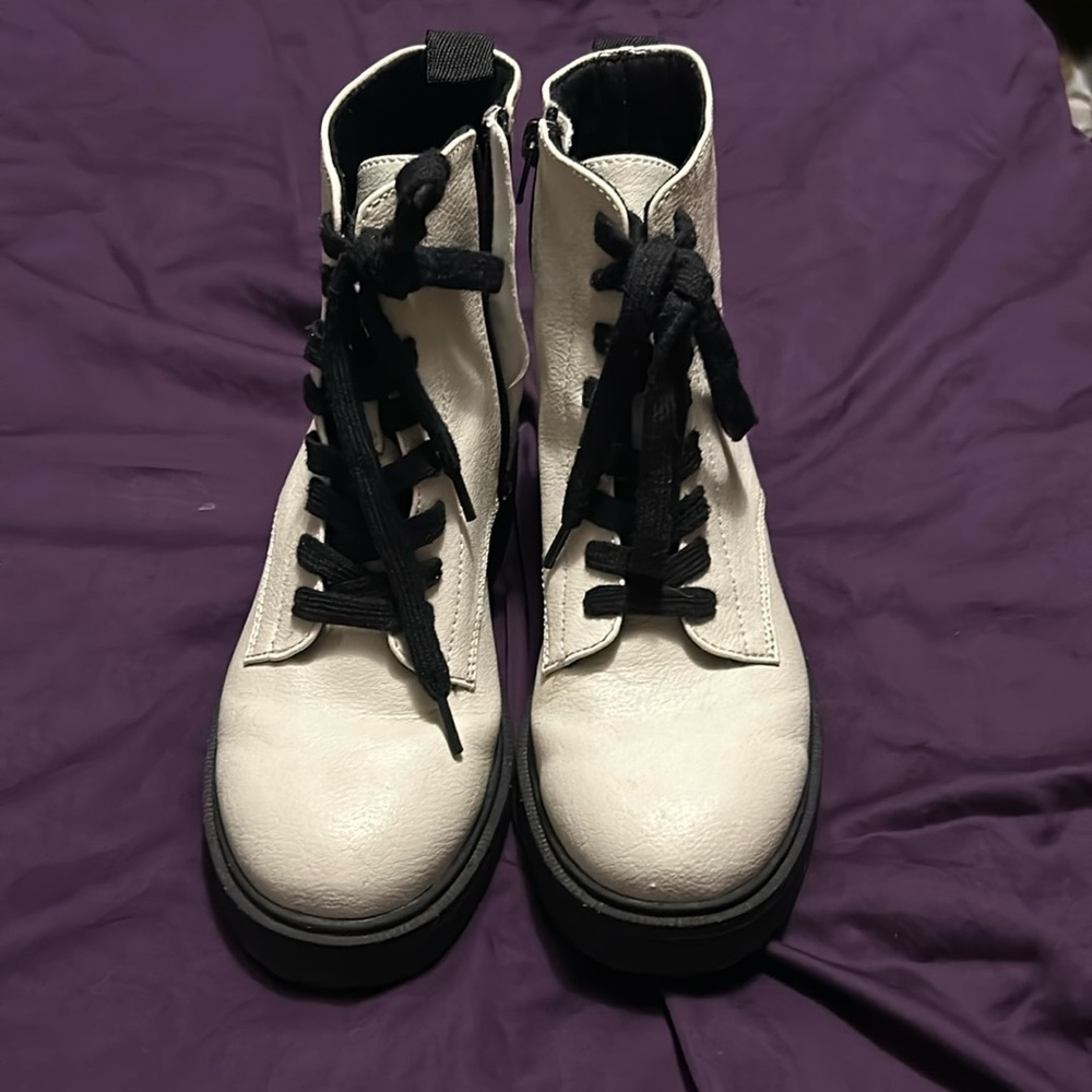 Report combat boots size 5 1/2